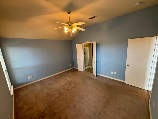 Building Photo - 3003 Lake Ridge Dr
