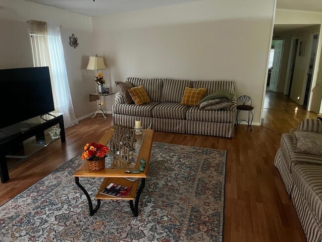 Building Photo - 10 SE Hermosa Ln