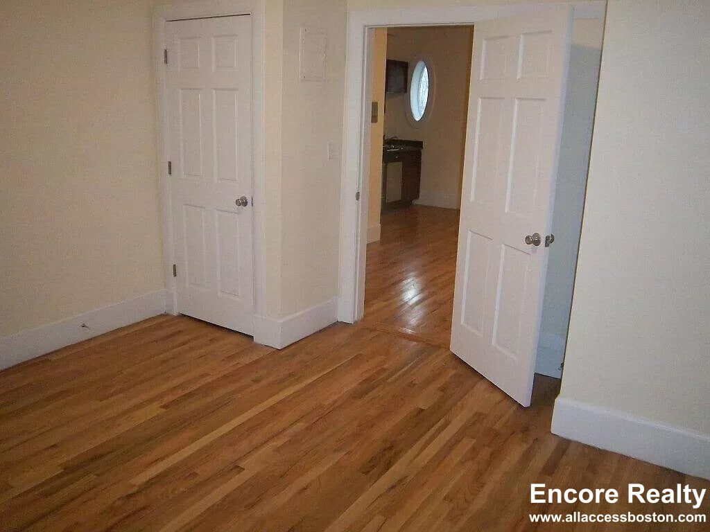 Building Photo - 212 Hemenway St