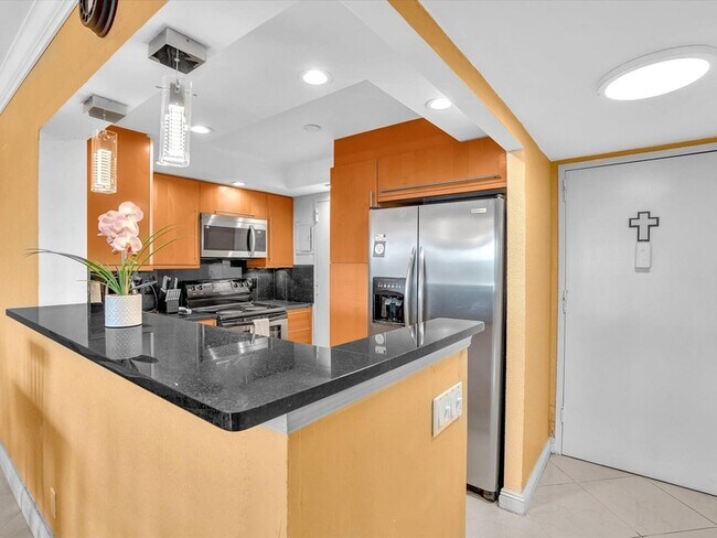 Building Photo - 401 Golden Isles Dr