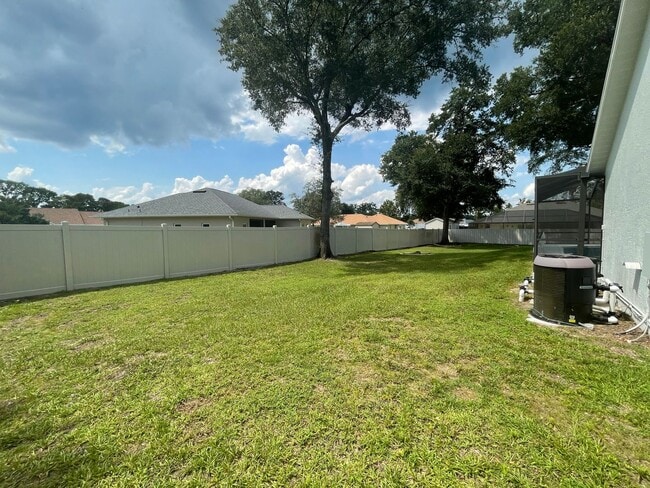 Building Photo - Spacious 4-Bedroom Pool Home – 2 Primary S...
