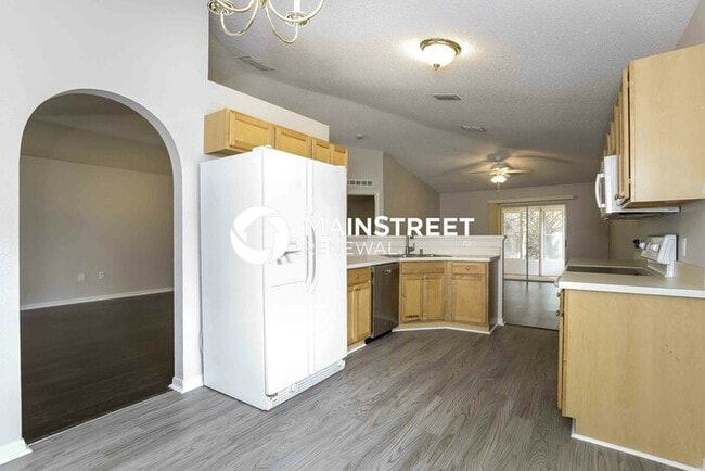 Building Photo - 3 Bedroom Pet-Friendly Home in St. Cloud, FL with Main Street Renewal