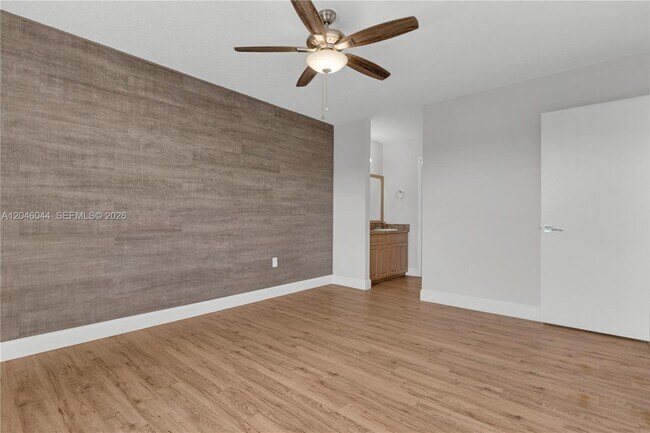 Building Photo - 1121 SW 122nd Ave