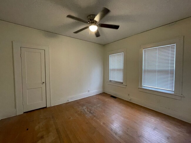 Building Photo - Charming Home Blending Vintage Character with Modern Updates.