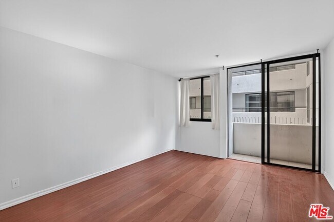 Building Photo - 10660 Wilshire Blvd