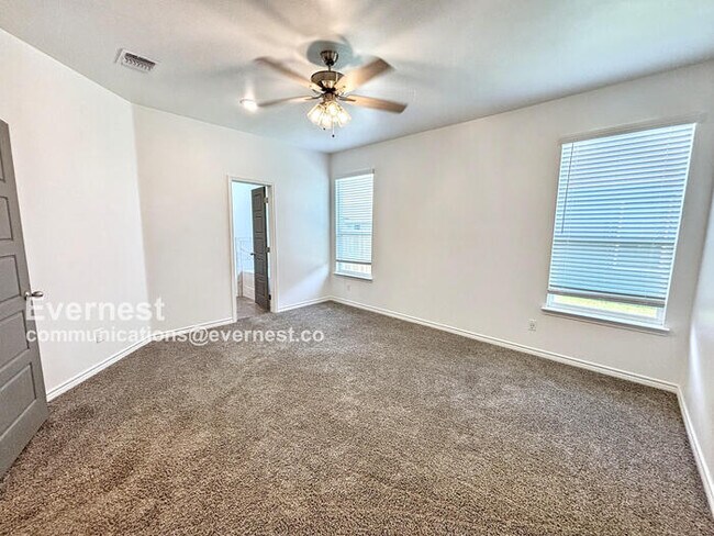 Building Photo - 718 Freedom Cir