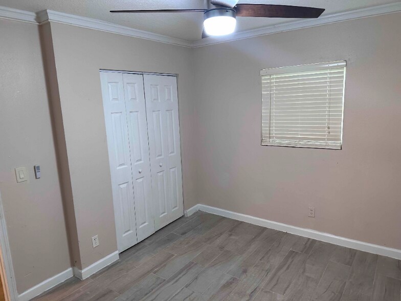 Building Photo - 4208 W La Salle St