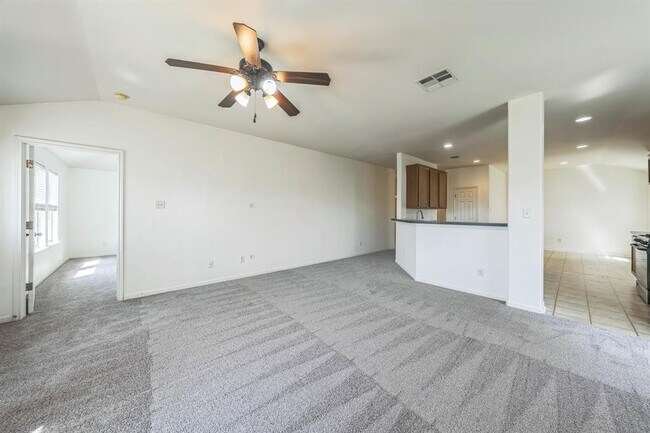 Building Photo - 18509 Sandy Bottom Dr