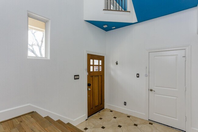 Building Photo - 306 Enid St