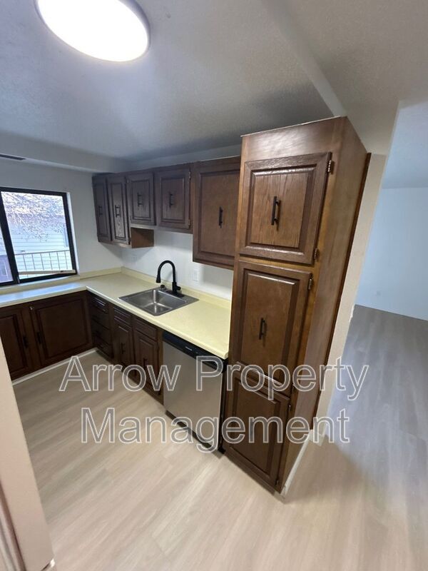 Building Photo - 207 E Arbor Ave