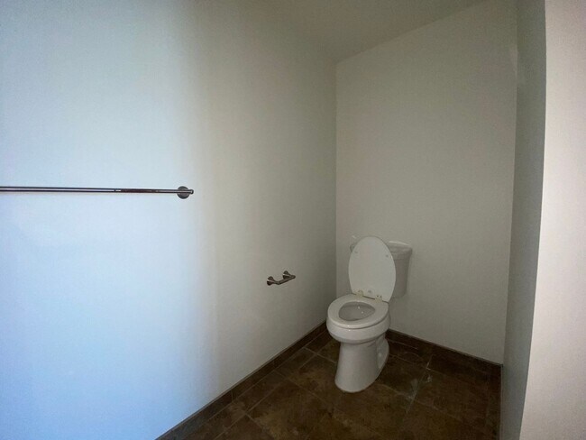 Building Photo - $2,575 | 1 Bedroom, 2 Bathroom Condo | Pet...