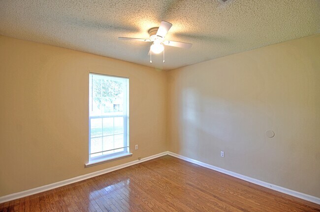 Building Photo - 948 Wedgewood Way