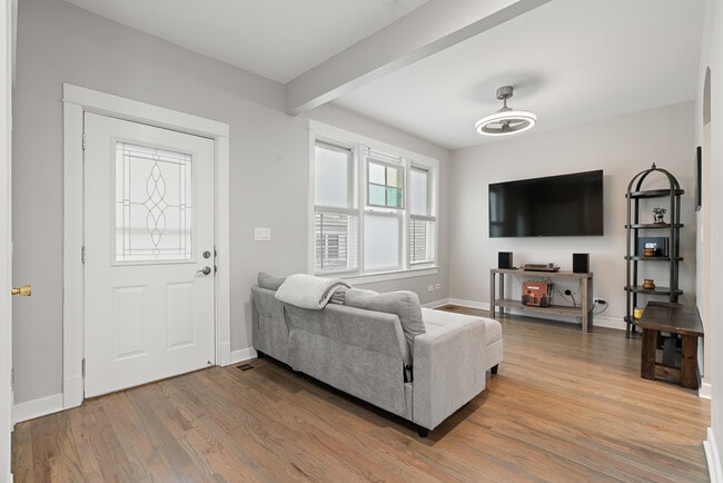 Building Photo - 4242 N Kimball Ave