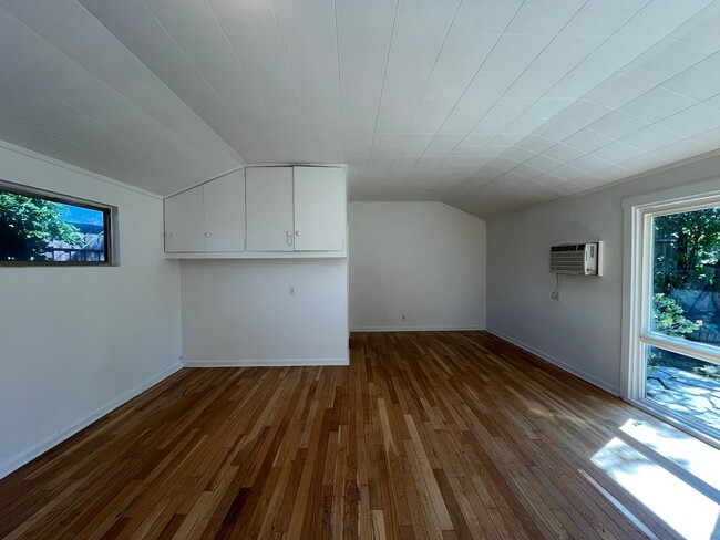 Building Photo - Sherman Oaks 3+2 w/bonus room + upgrades on cul-de-sac lot!