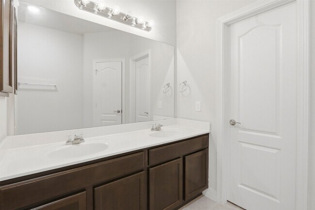 Building Photo - 40704 Guillemont Ln