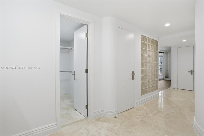 Building Photo - 600 Grapetree Dr