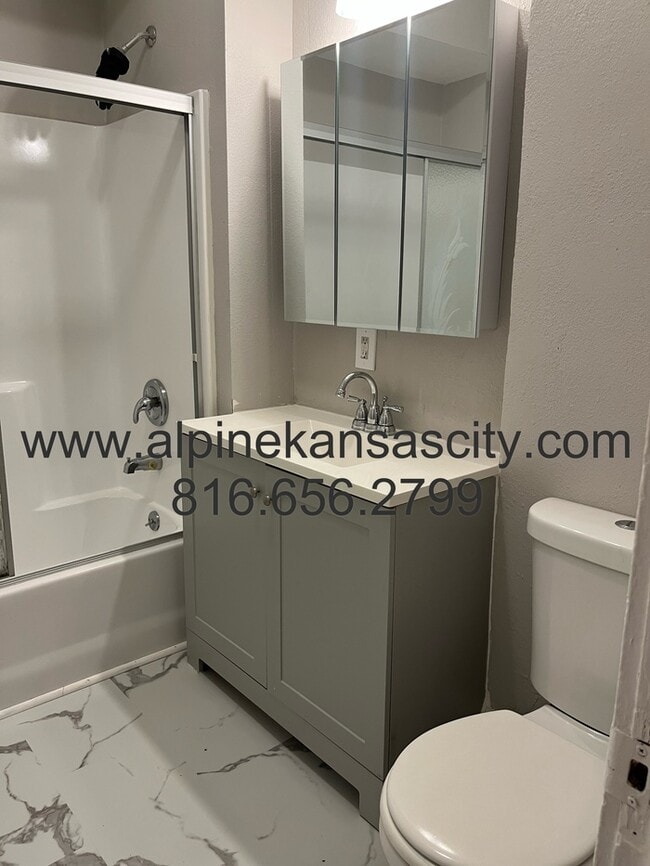 Building Photo - Updated Bungalow in Center District! Section 8 OK.