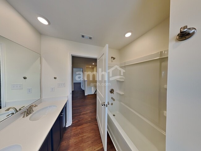 Building Photo - 2105 Williamshire Lane