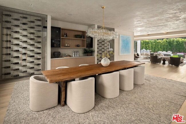 Building Photo - 10386 Strathmore Dr