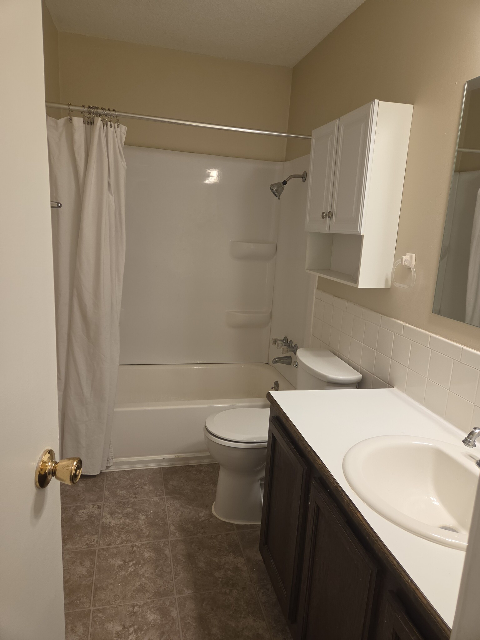 Building Photo - 2102 Chateau Dr
