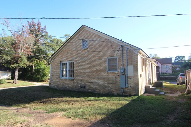 Building Photo - Coming Soon! Charming 2 Bedroom in Tyler!