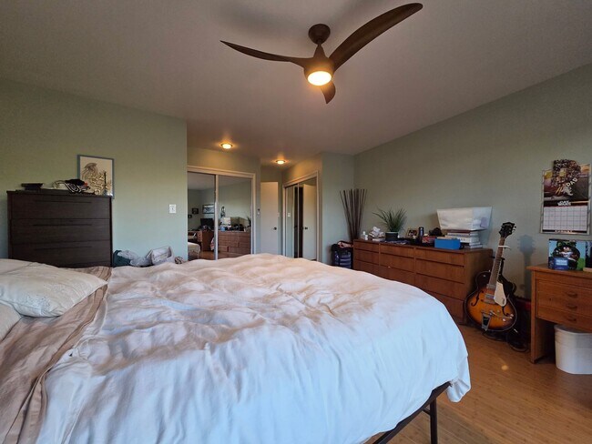 Building Photo - Wonderful Mid Century Home available for lease