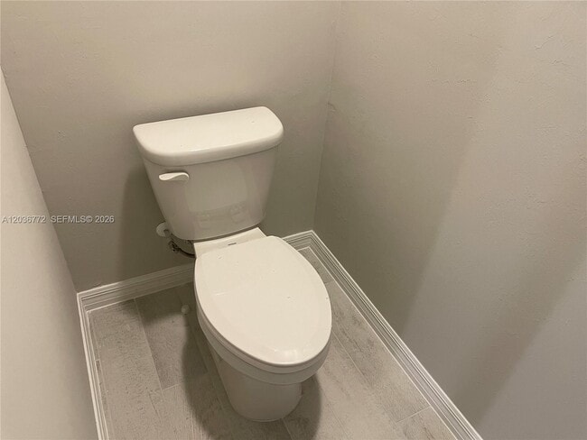 Building Photo - 455 Londrina Dr