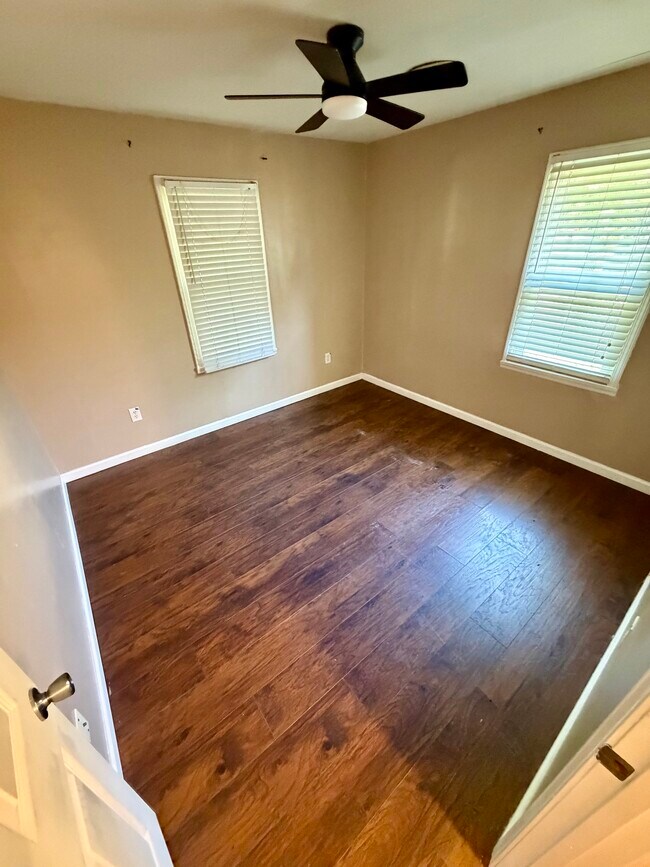 Building Photo - 1604 Marbo Ave