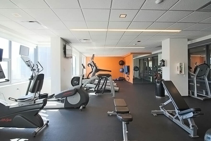 Building Photo - 51 W Huron St