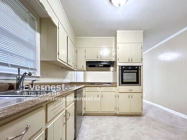 Building Photo - Cozy 3-Bedroom Home in Quiet Neighborhood ...
