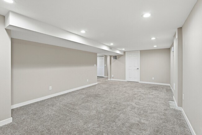 Building Photo - 9614 E Valleyway Ave