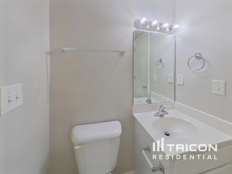 Building Photo - 925 Schofield Ln