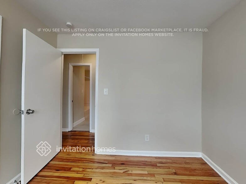 Building Photo - 392 Belgarde Pl SE