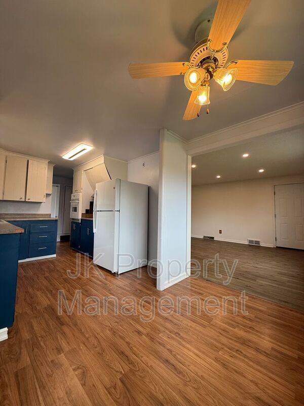 Building Photo - 3005 7th Ave N