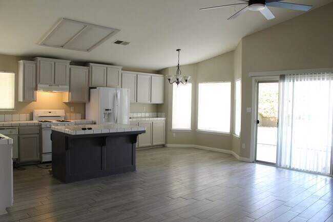 Building Photo - North West Home with Solar and Pool for Rent