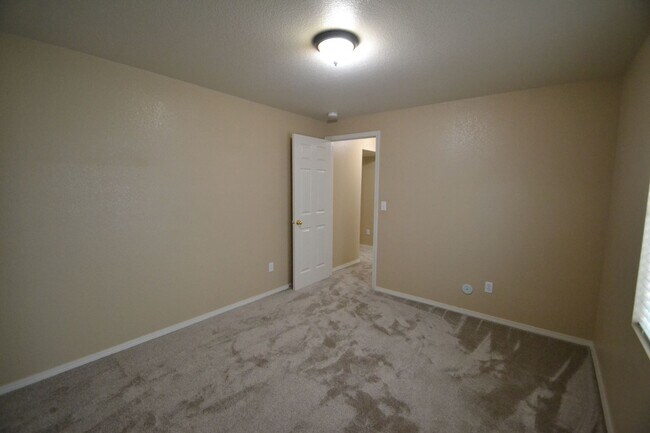 Building Photo - 3885 Cherry Plum Dr