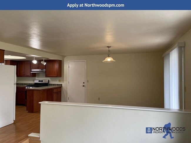 Building Photo - Beautiful Butte Creek View-3 Bedroom 2 Bat...