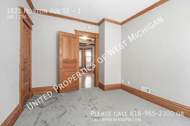 Building Photo - Available Now | 3 Bedroom 1 Bath Apartment...