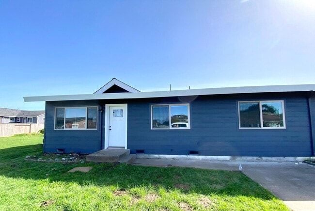 Primary Photo - 3051 Hazel Ave