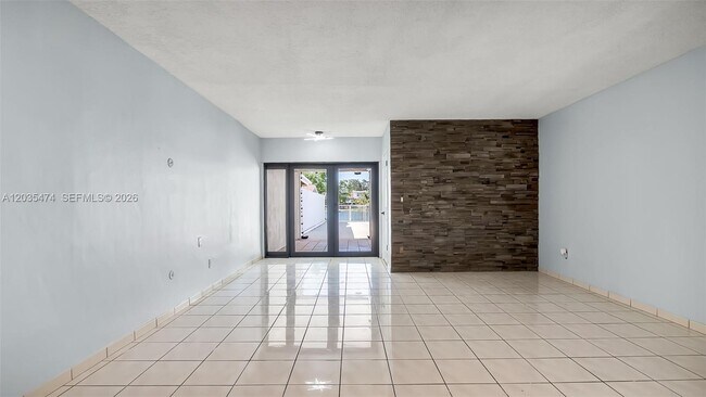 Building Photo - 1647 W 72nd St
