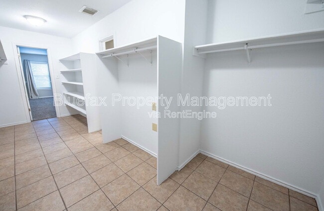 Building Photo - 225 Samantha Dr