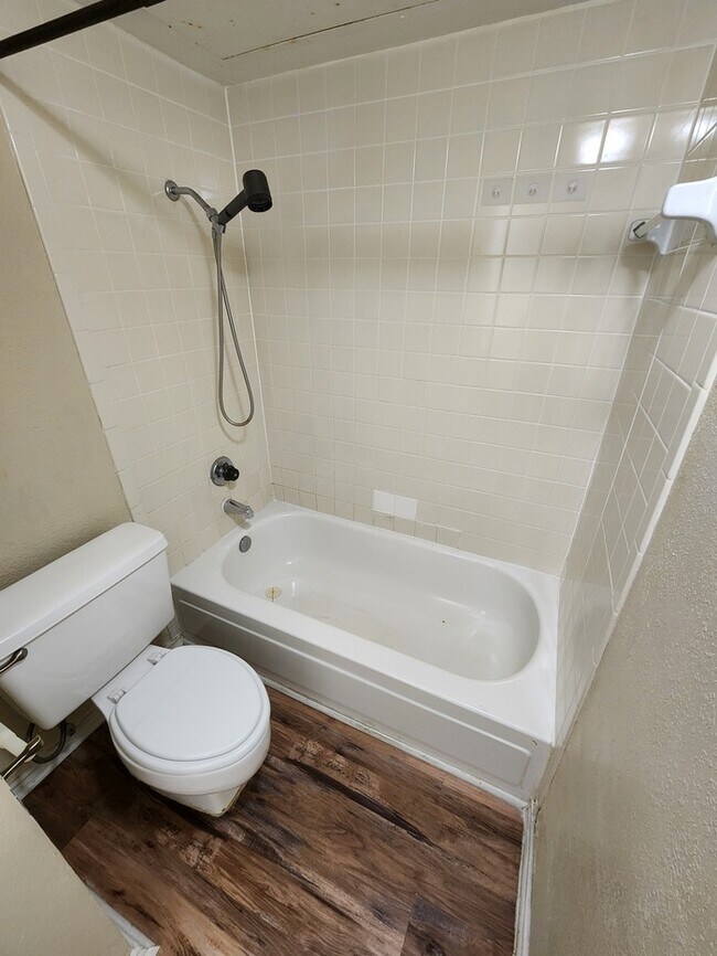 Building Photo - 1 bed 1 bath condo