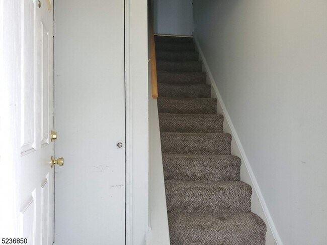 Building Photo - 15 Lindsley Rd