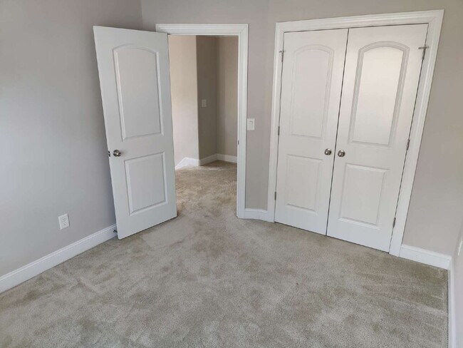 Building Photo - 847 Silver Leaf Dr
