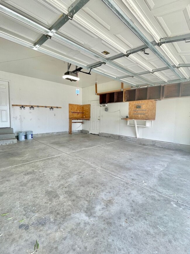 Building Photo - Beautifully Updated 3-Bedroom Home in Roy,...