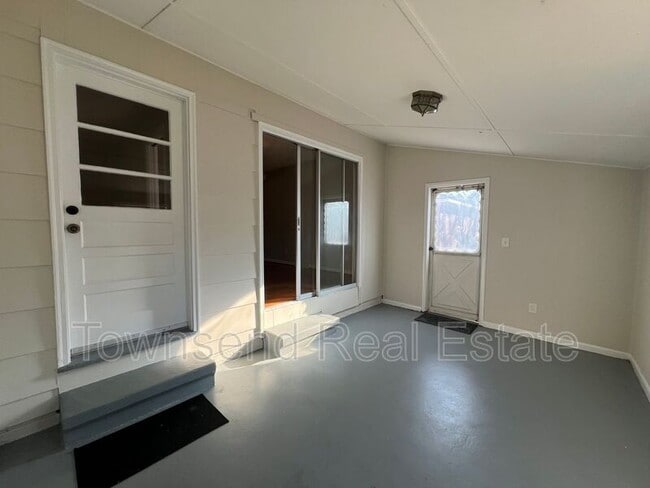 Building Photo - 5313 Hampton Rd