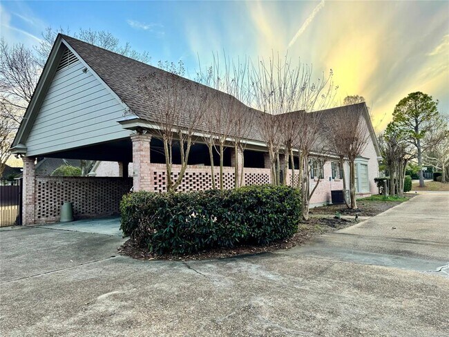 Building Photo - 2630 Aimee Dr