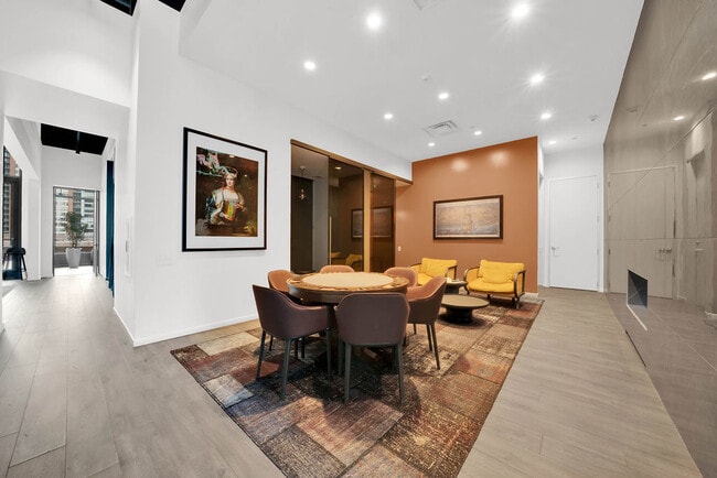 Building Photo - 450 E Waterside Dr