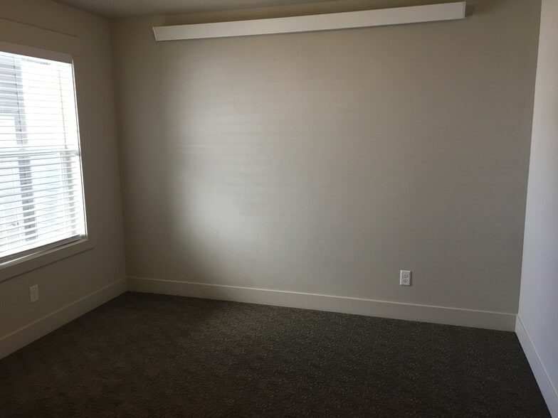 Building Photo - 668 Caribou St