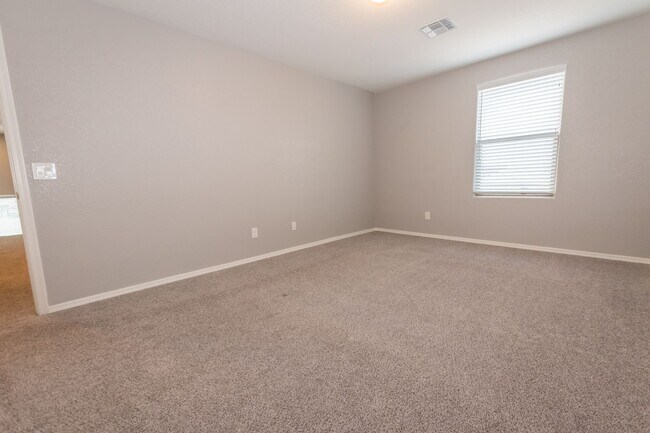 Building Photo - Beautiful 2-Story Home, 5 Bedroom, 3 Full ...